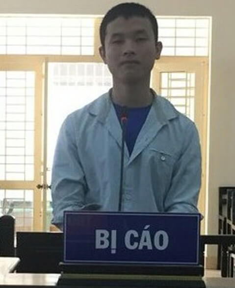 Mâu thuẫn nhỏ, nam thanh niên vác rựa chém người 1