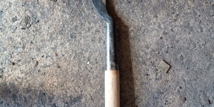 Mâu thuẫn nhỏ, nam thanh niên vác rựa chém người