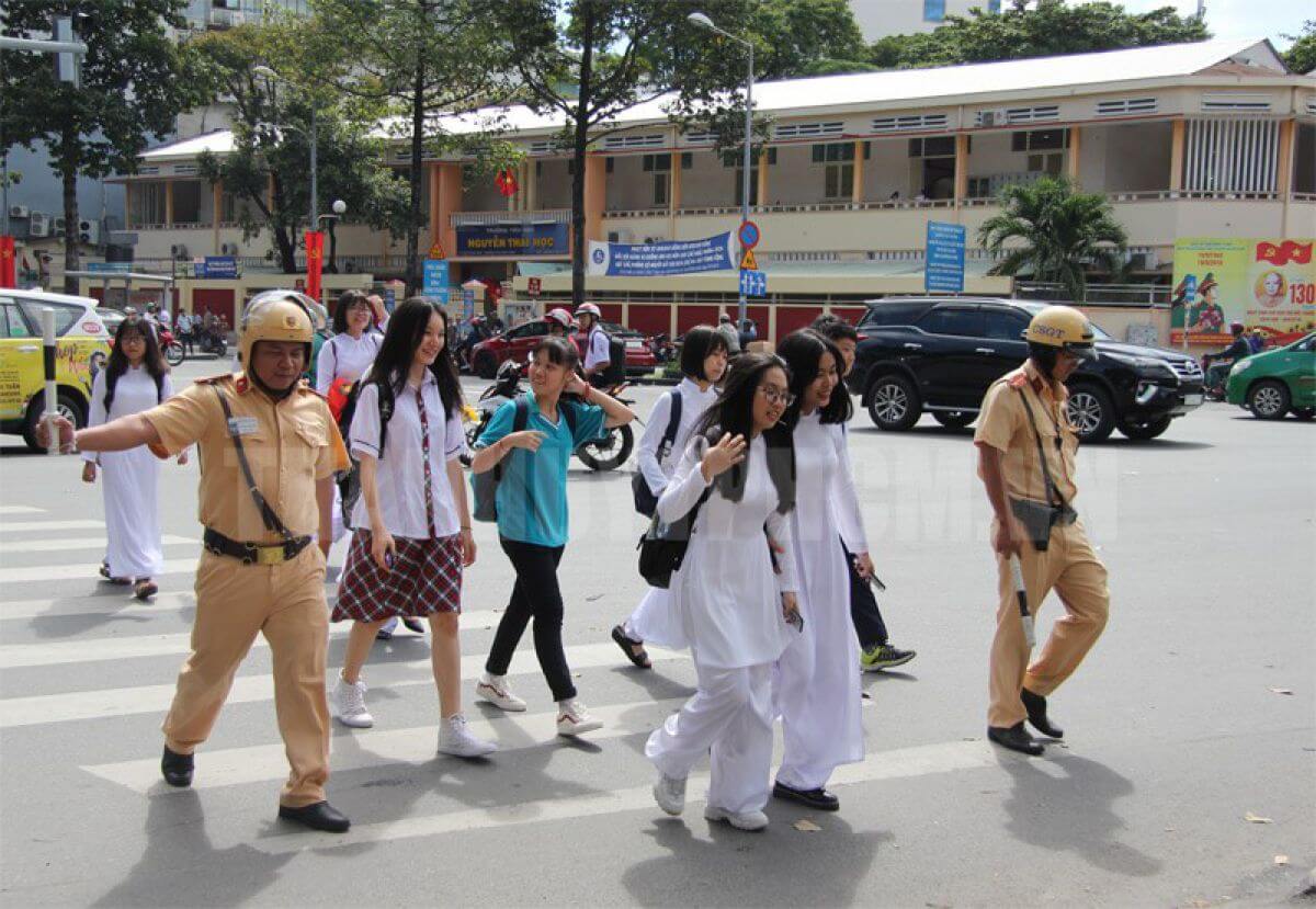 Đảm bảo an toàn giao thông chào đón năm học mới 2019 – 2020 1