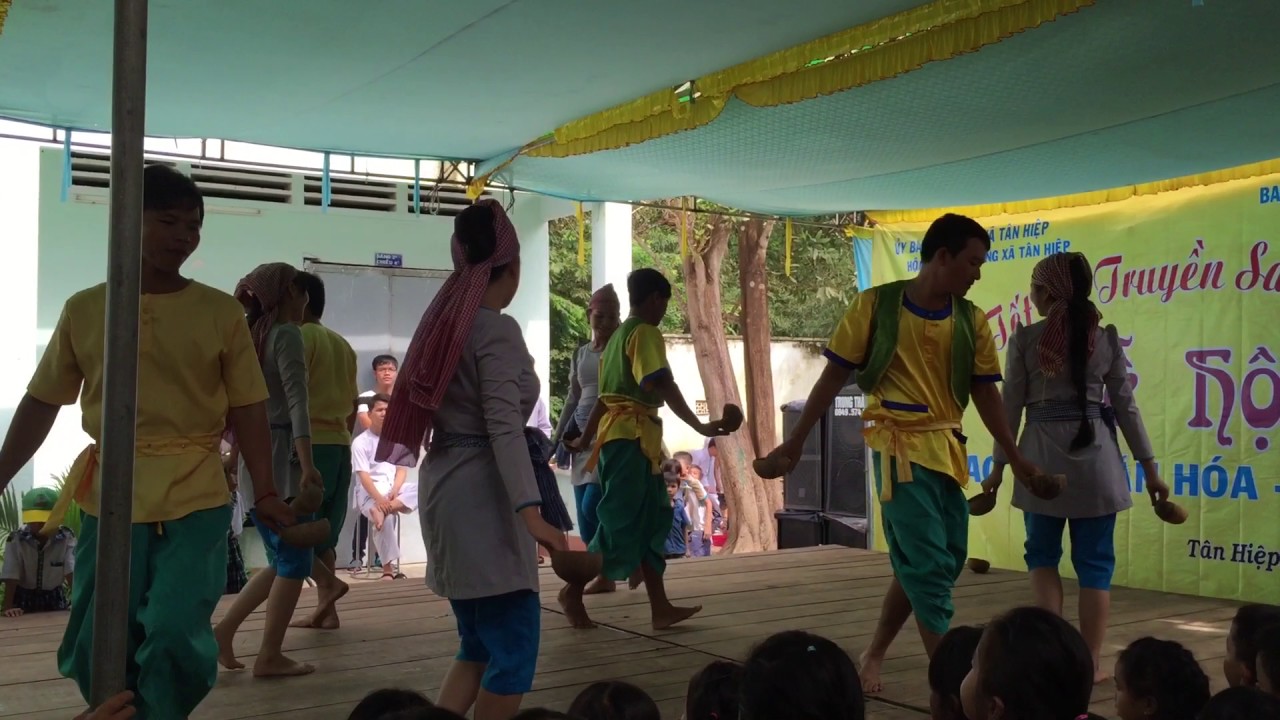 Tìm hiểu lễ cúng miếu của người Tà Mun 2