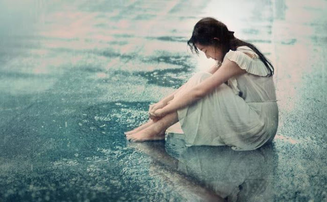 Khi thất tình con gái luôn thu mình và ngại giao tiếp