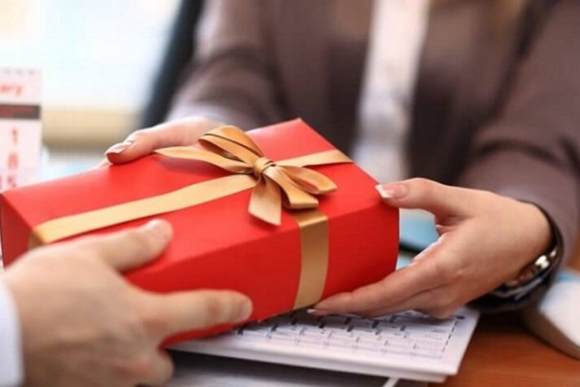 tặng quà ngày tết 2