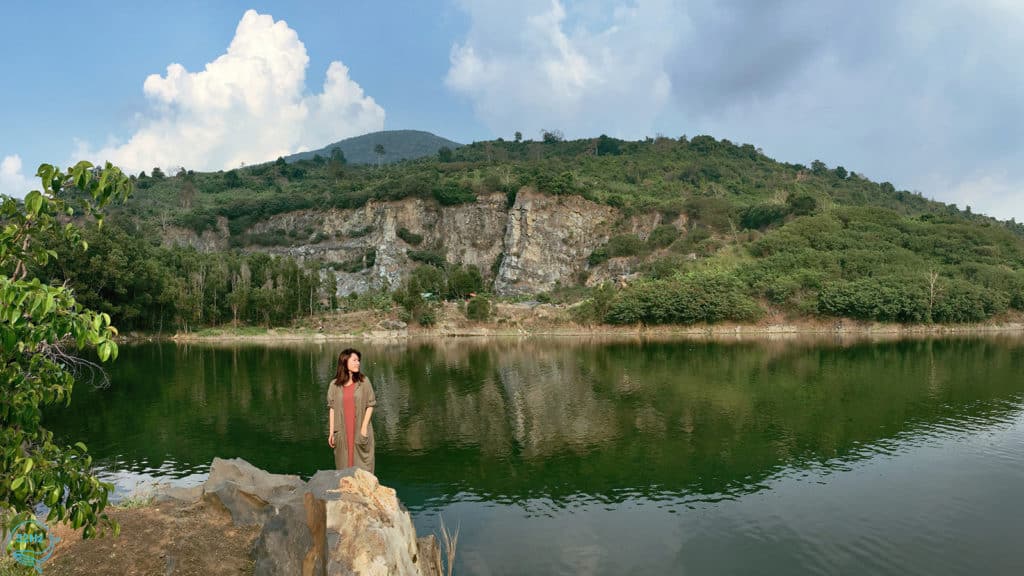 Chiêm ngưỡng hồ núi đá
